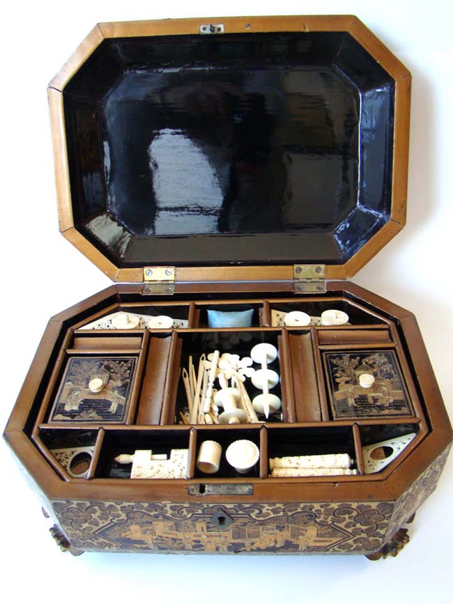 A beautiful 19th century Chinese black lacquer and gold sewing box circa 1860 — image 2